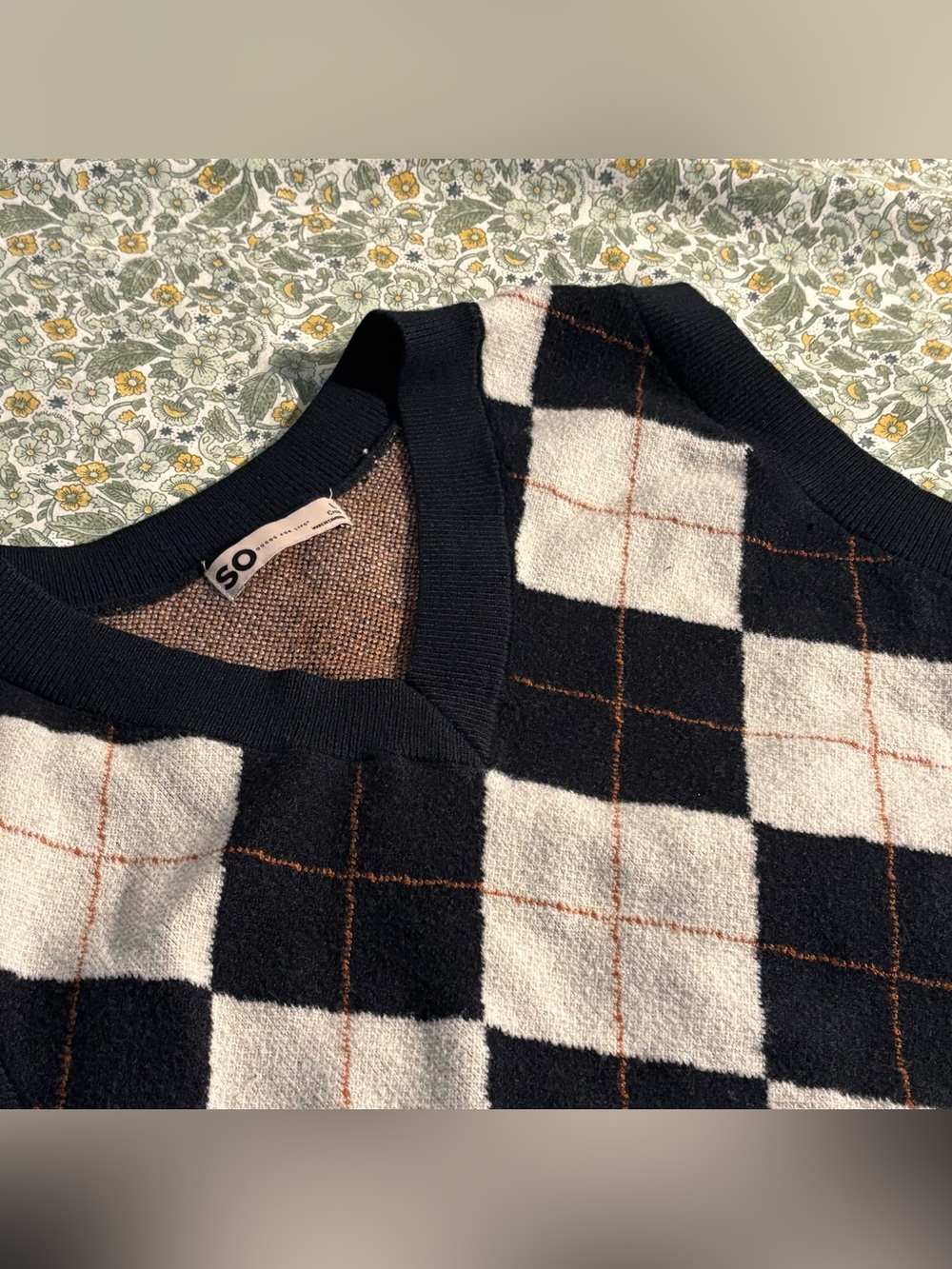 SO Black and Cream Argyle V-Neck Cropped Sweater Vest